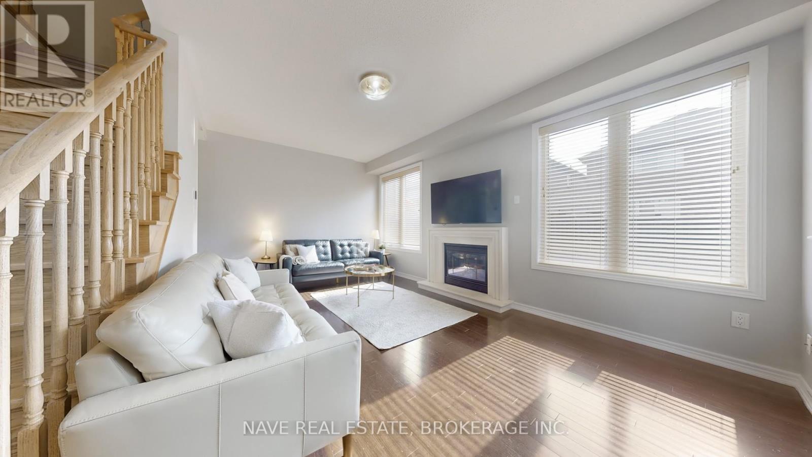 Photo 3 of 66 Lourakis Street, Richmond Hill ON