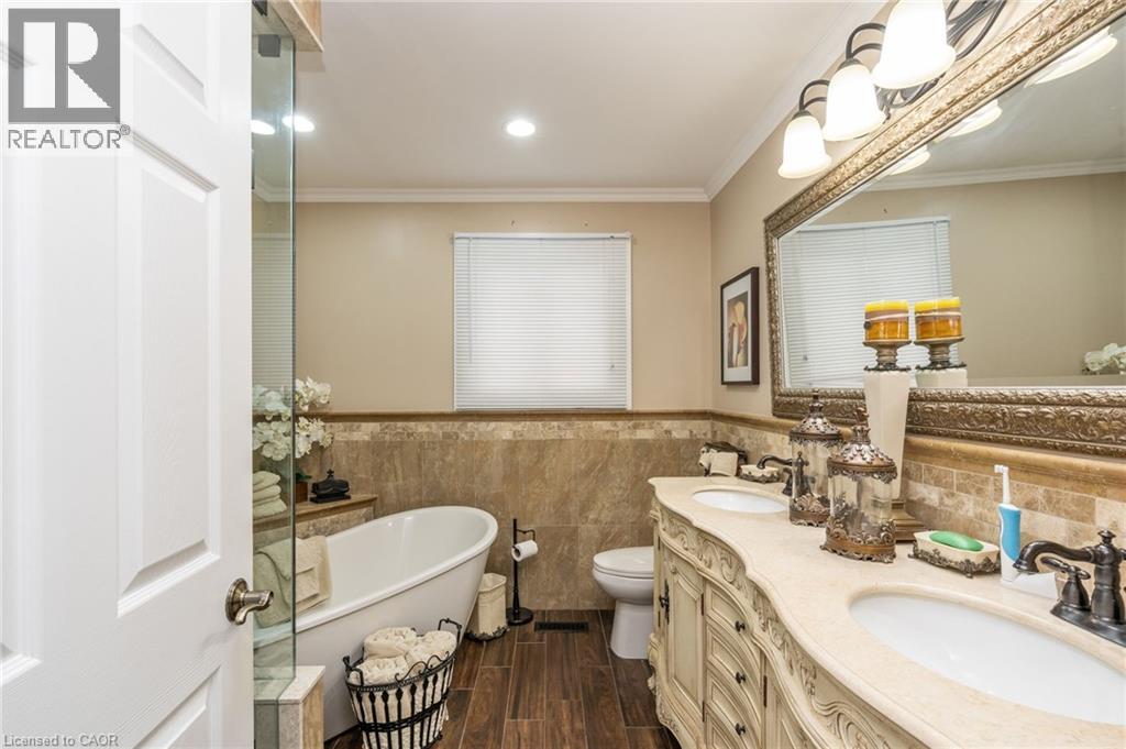 Photo 21 of 2545 Pollard Drive, Mississauga ON