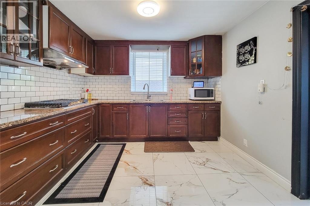Photo 10 of 189 Federal Street, Hamilton ON