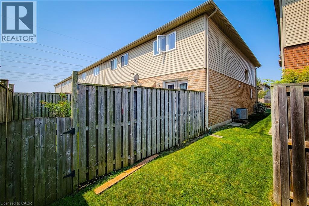 Photo 45 of 59 Periwinkle Drive, Stoney Creek ON