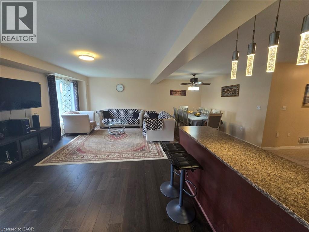 Photo 13 of 59 Periwinkle Drive, Stoney Creek ON