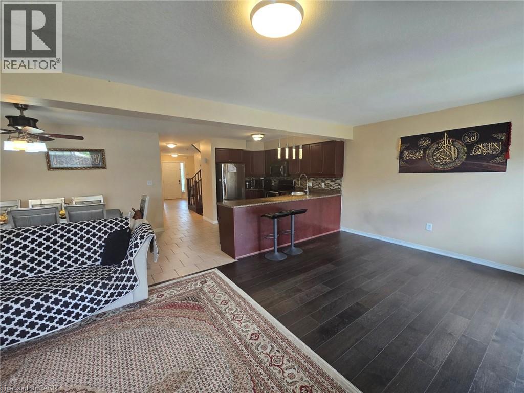 Photo 18 of 59 Periwinkle Drive, Stoney Creek ON