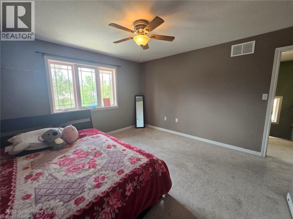 Photo 34 of 59 Periwinkle Drive, Stoney Creek ON