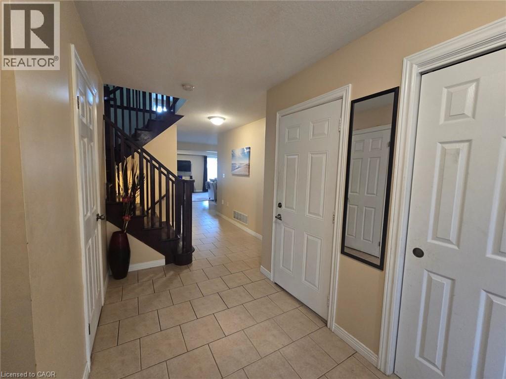 Photo 7 of 59 Periwinkle Drive, Stoney Creek ON