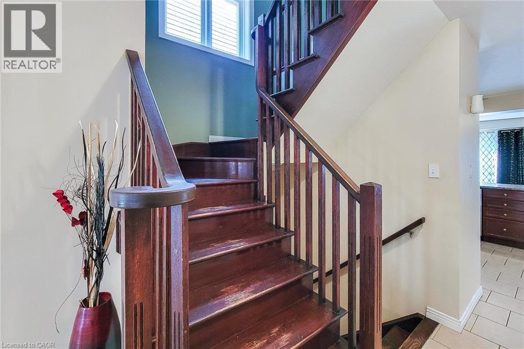 Photo 9 of 59 Periwinkle Drive, Stoney Creek ON
