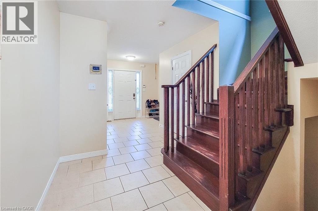 Photo 6 of 59 Periwinkle Drive, Stoney Creek ON