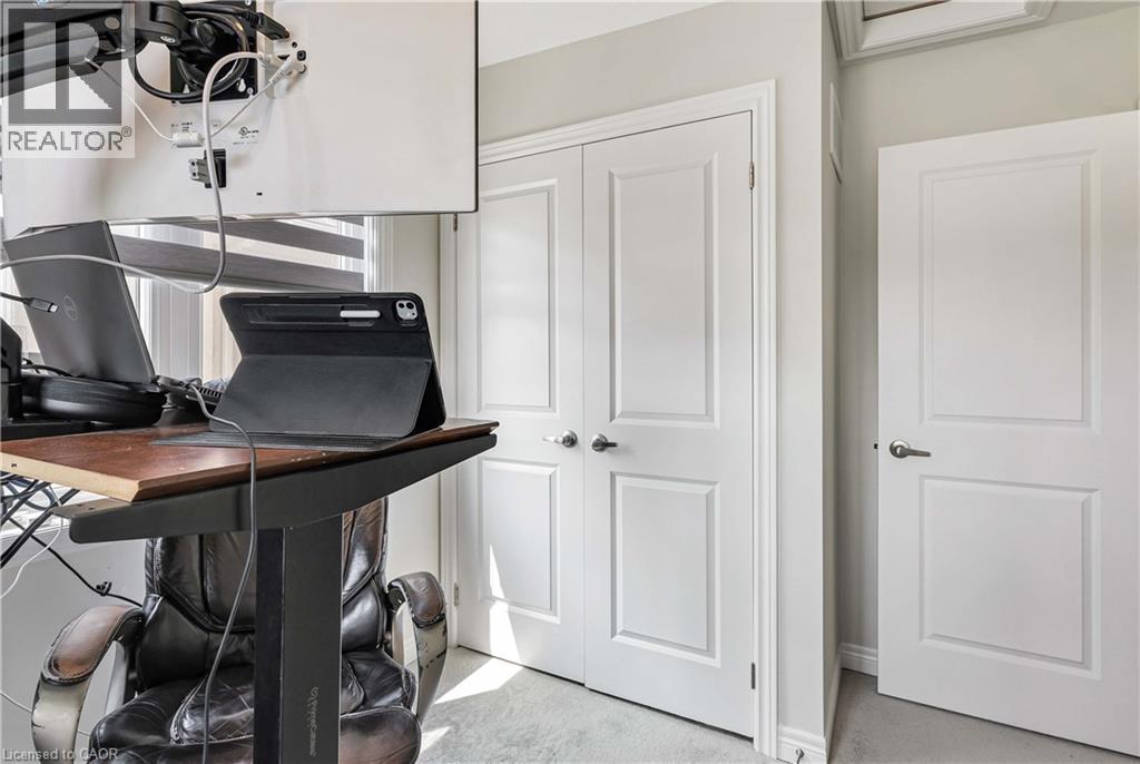 Photo 18 of 40 Zinfandel Drive, Hamilton ON