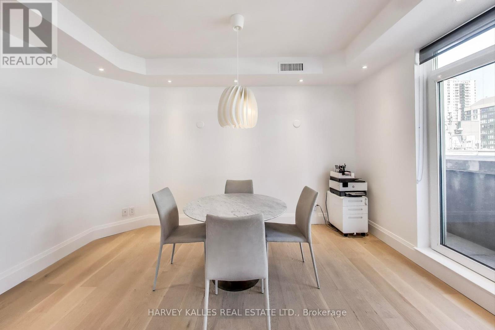Photo 10 of 804 1 Balmoral Avenue, Toronto ON