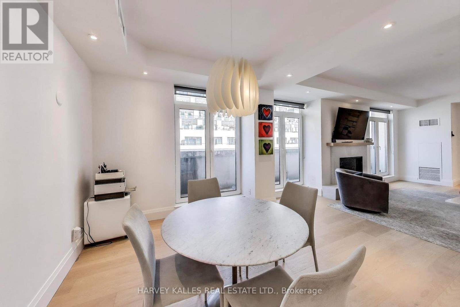 Photo 11 of 804 1 Balmoral Avenue, Toronto ON