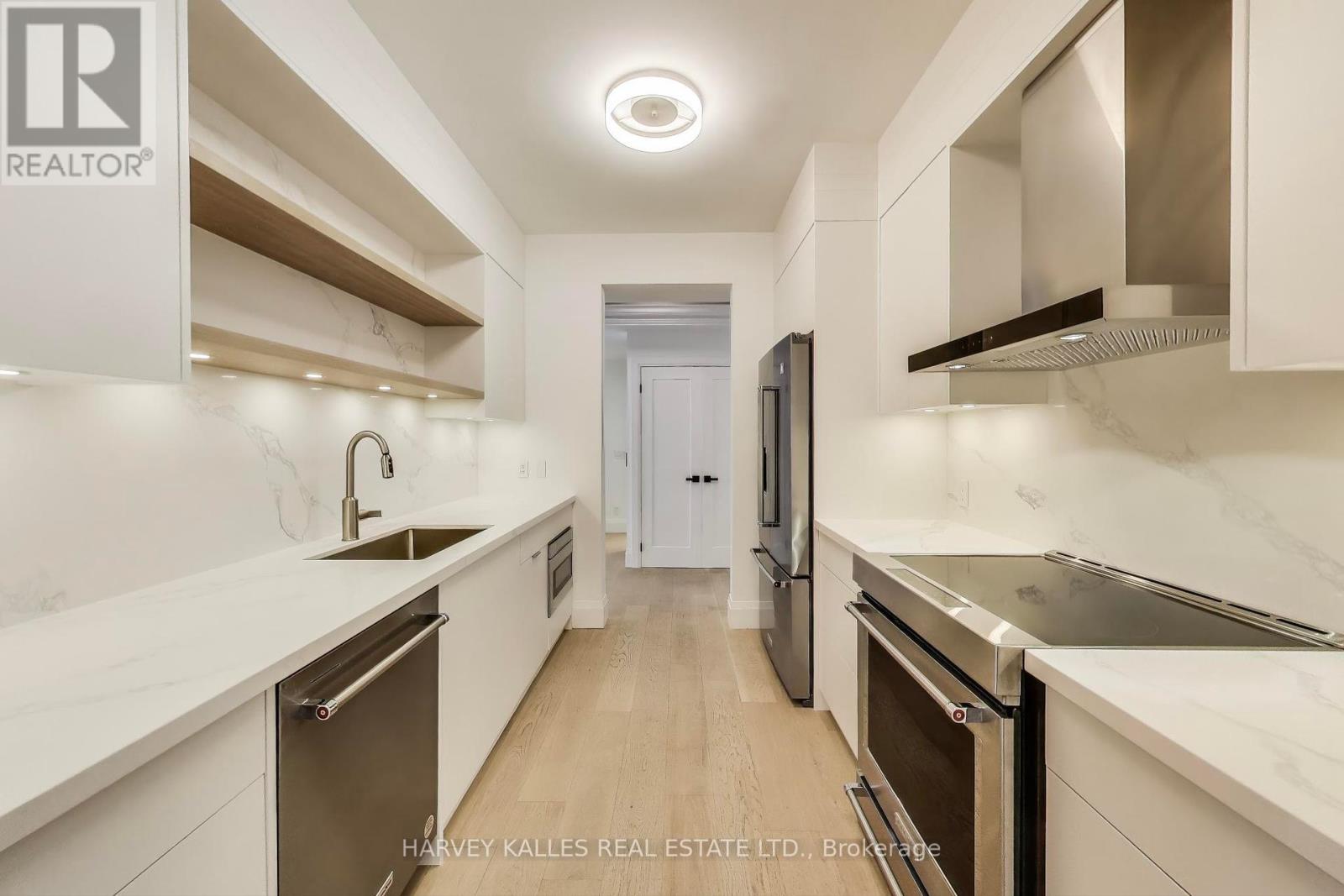 Photo 13 of 804 1 Balmoral Avenue, Toronto ON