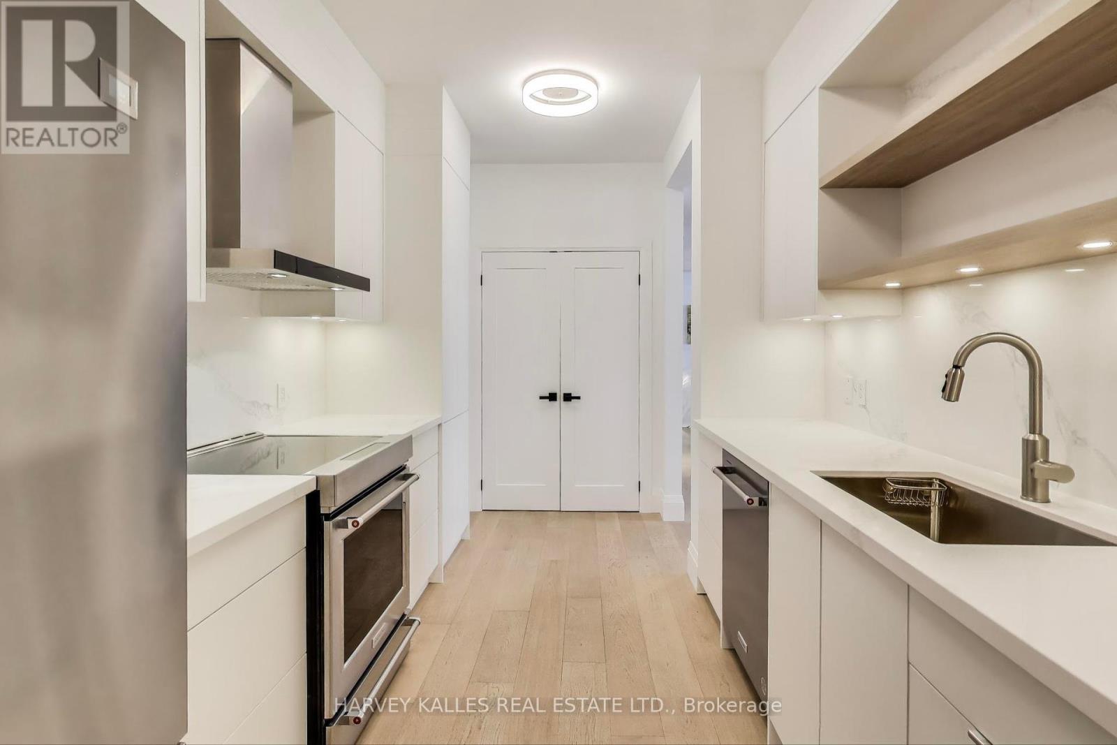 Photo 14 of 804 1 Balmoral Avenue, Toronto ON