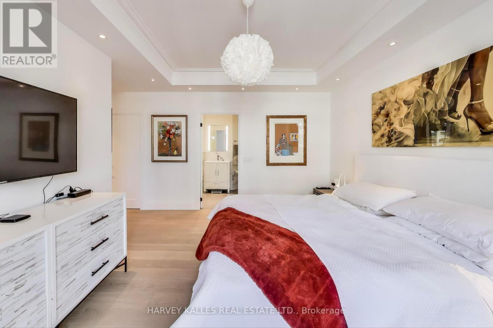 Photo 17 of 804 1 Balmoral Avenue, Toronto ON