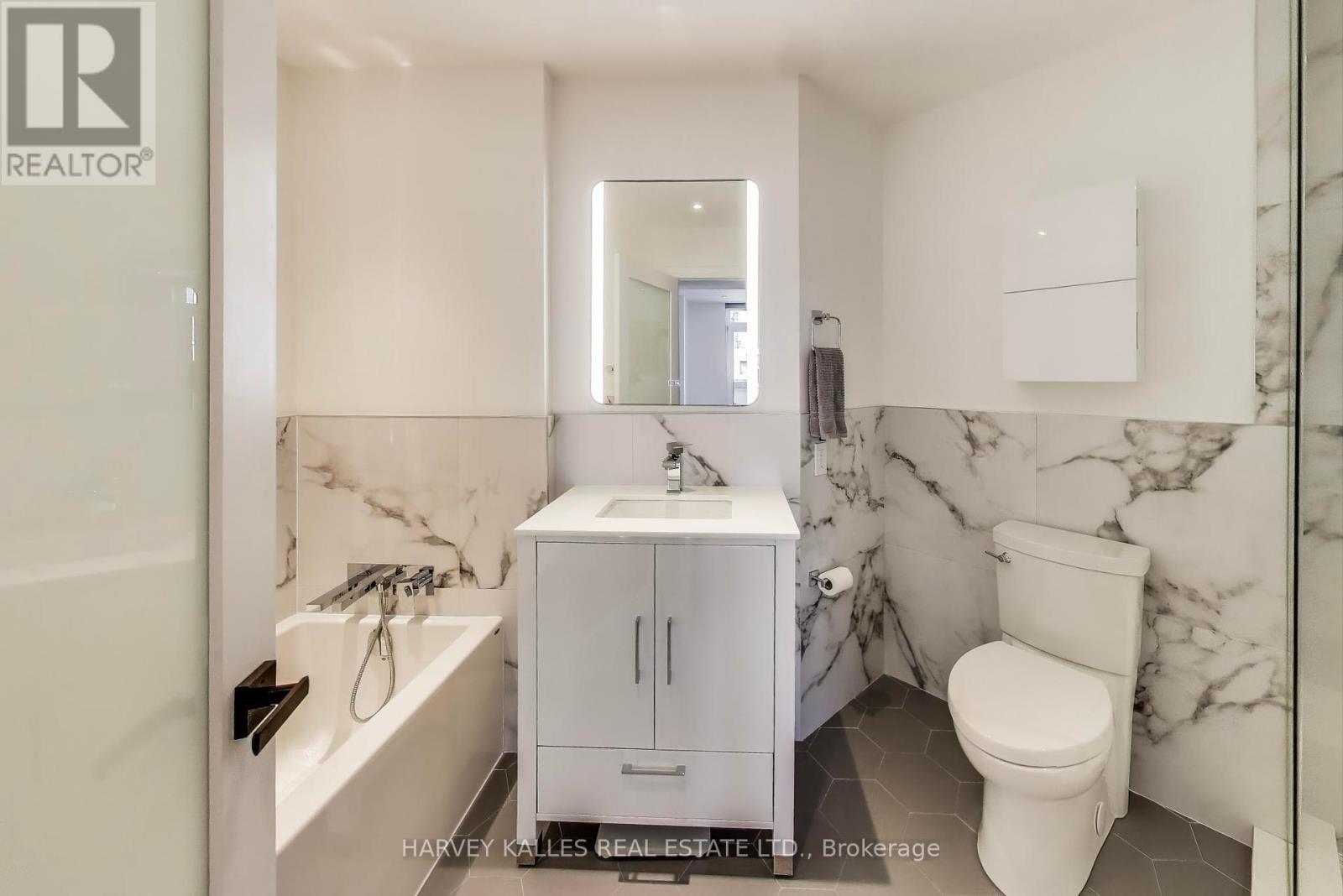 Photo 18 of 804 1 Balmoral Avenue, Toronto ON