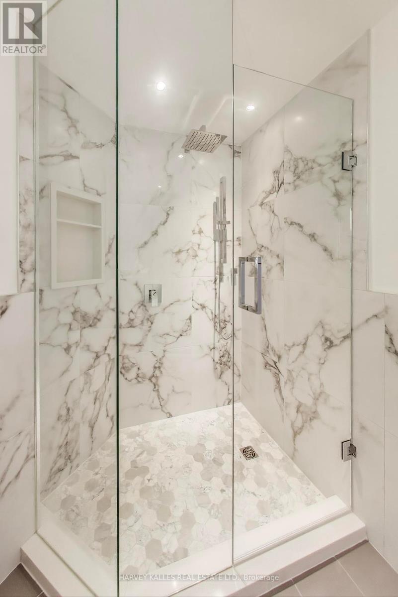 Photo 19 of 804 1 Balmoral Avenue, Toronto ON