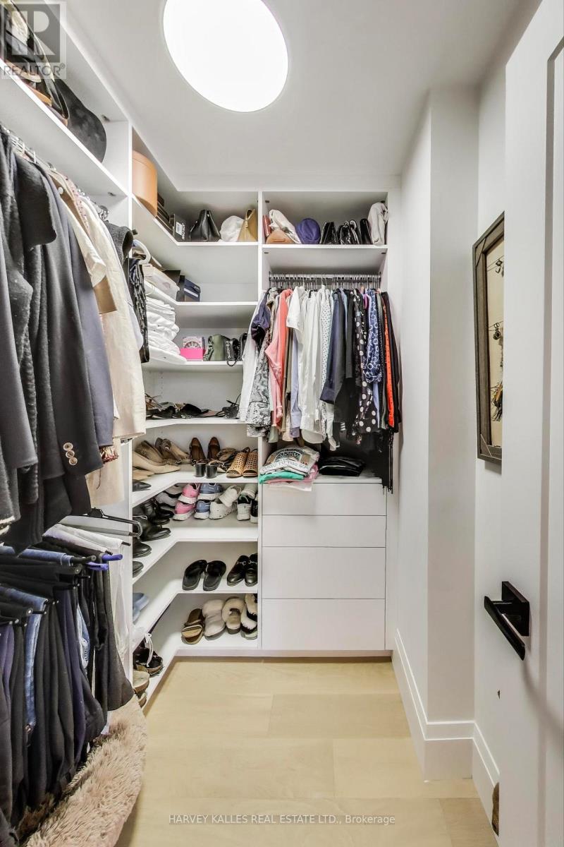 Photo 20 of 804 1 Balmoral Avenue, Toronto ON