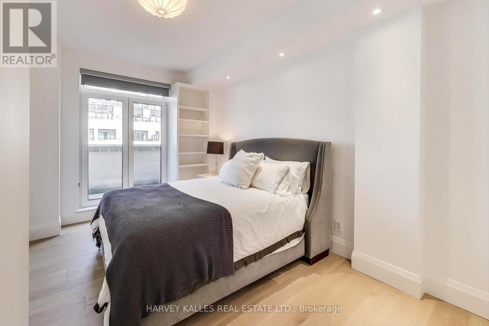 Photo 21 of 804 1 Balmoral Avenue, Toronto ON