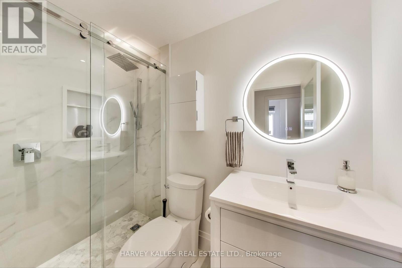 Photo 24 of 804 1 Balmoral Avenue, Toronto ON