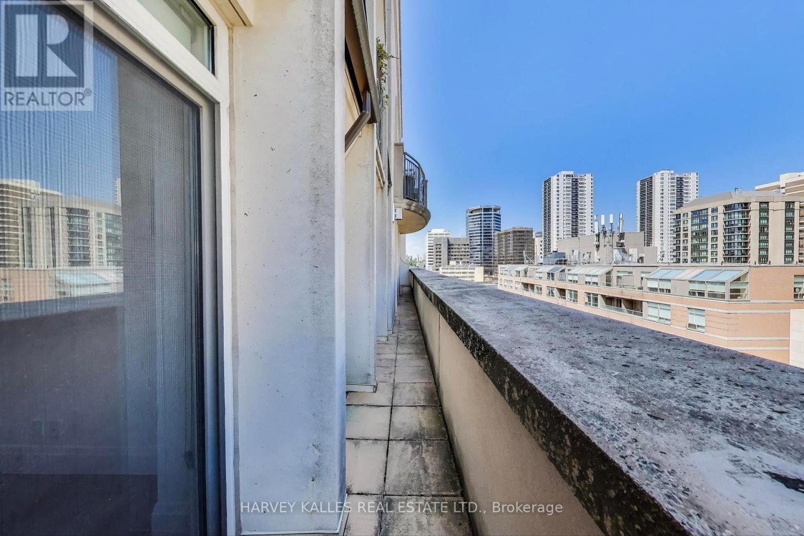 Photo 27 of 804 1 Balmoral Avenue, Toronto ON