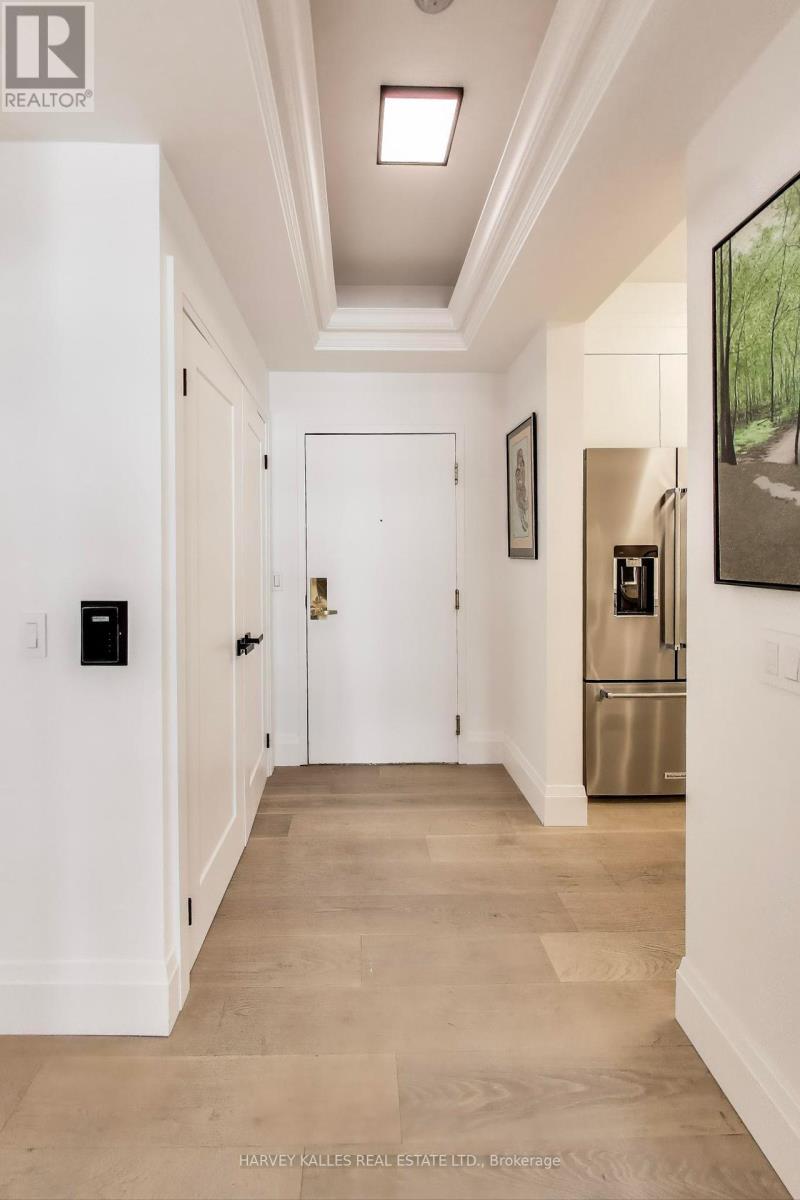 Photo 6 of 804 1 Balmoral Avenue, Toronto ON