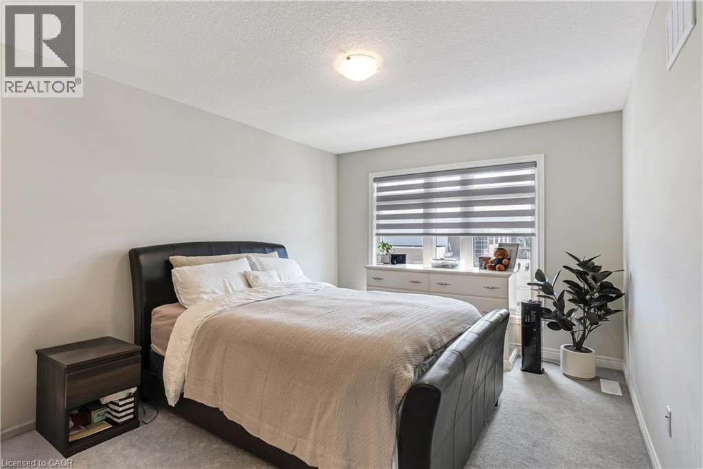 Photo 4 of 40 Zinfandel Drive, Hamilton ON
