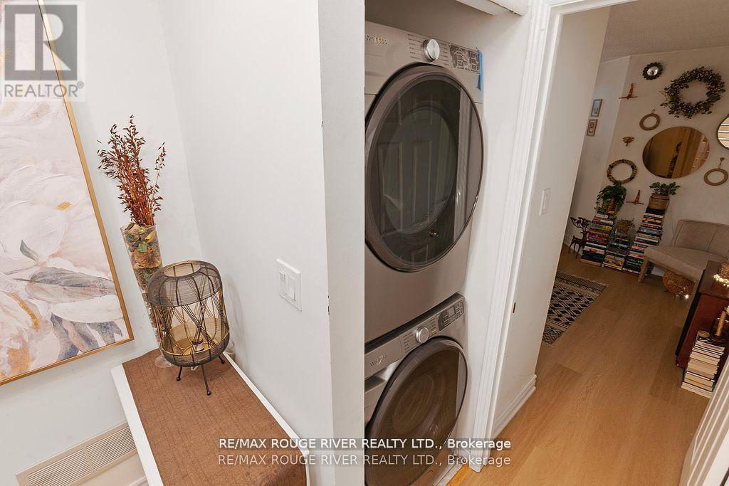 Photo 14 of D 32 Massey Street W, Toronto ON