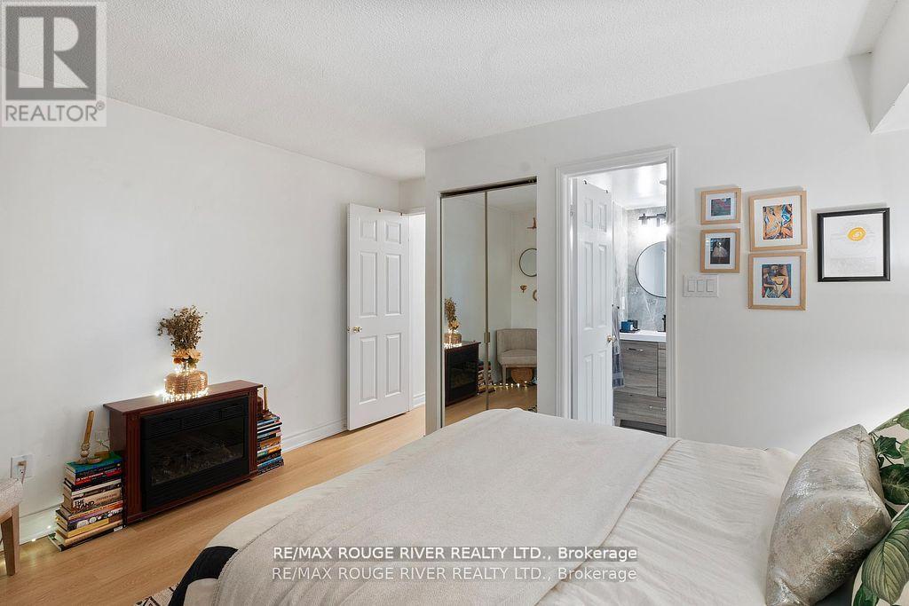 Photo 15 of D 32 Massey Street W, Toronto ON