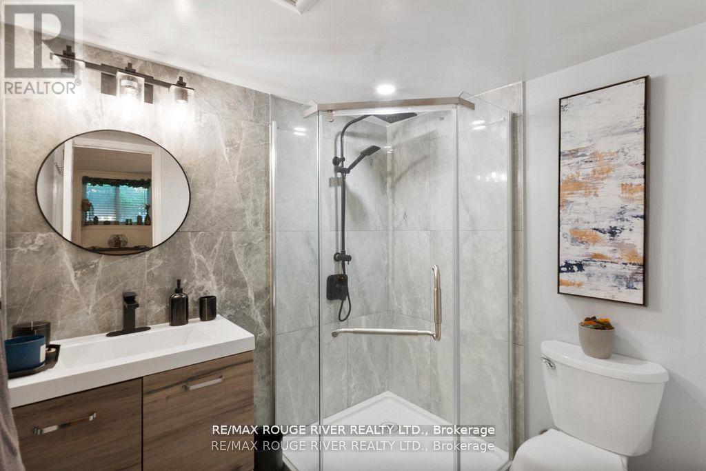 Photo 17 of D 32 Massey Street W, Toronto ON