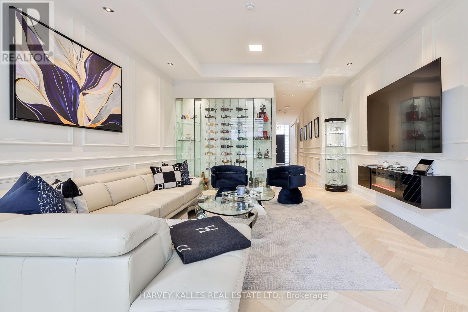 Photo 11 of 49 Foxbar Road, Toronto ON