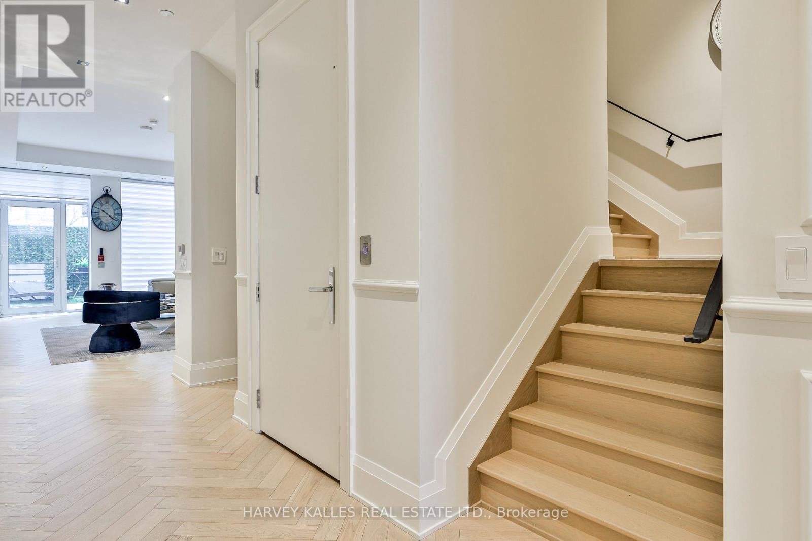 Photo 14 of 49 Foxbar Road, Toronto ON