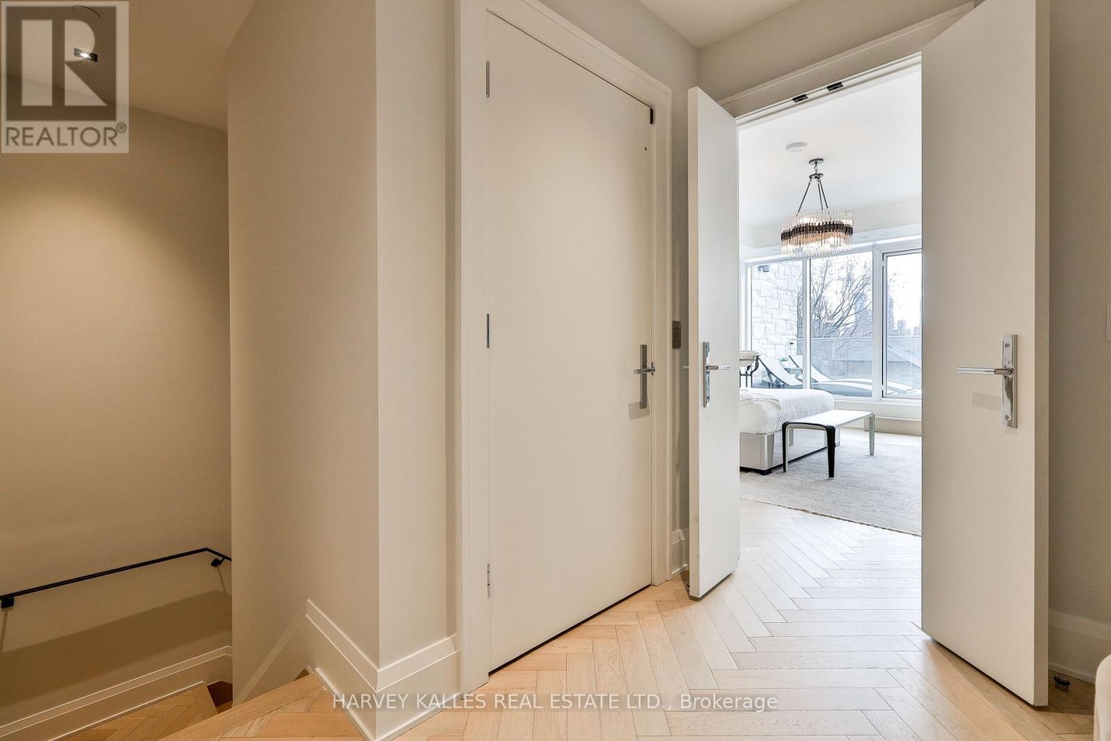 Photo 16 of 49 Foxbar Road, Toronto ON