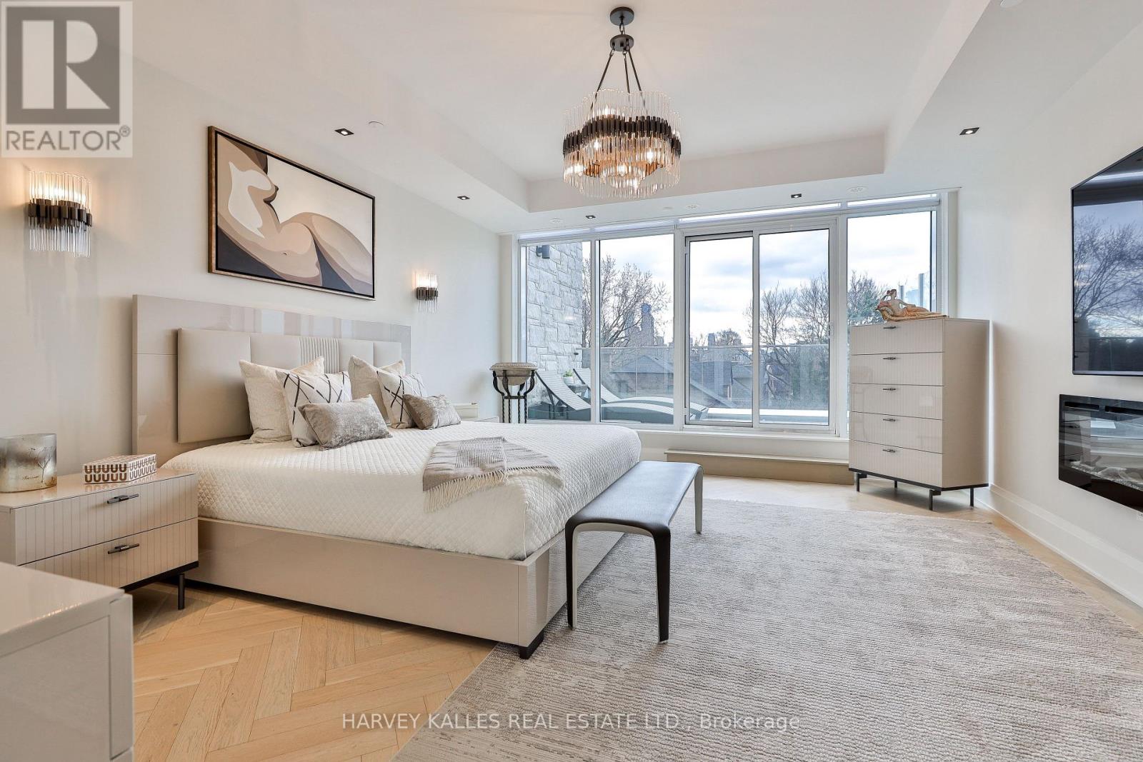 Photo 17 of 49 Foxbar Road, Toronto ON