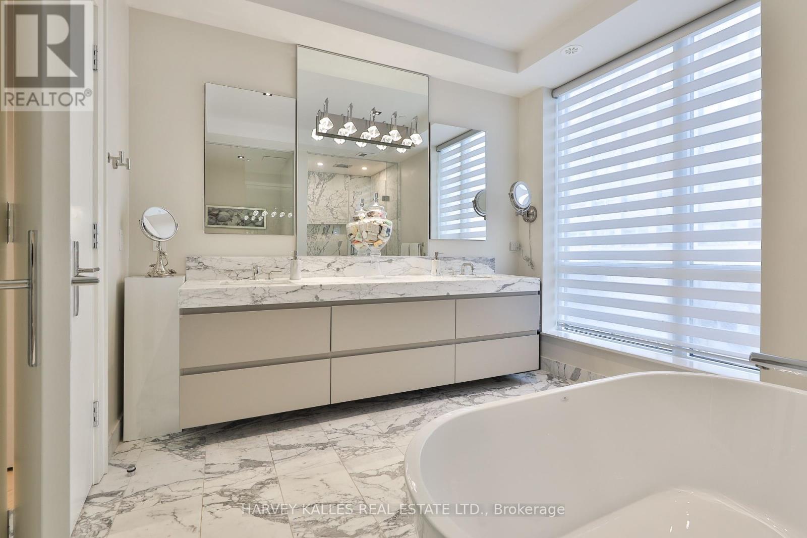 Photo 22 of 49 Foxbar Road, Toronto ON