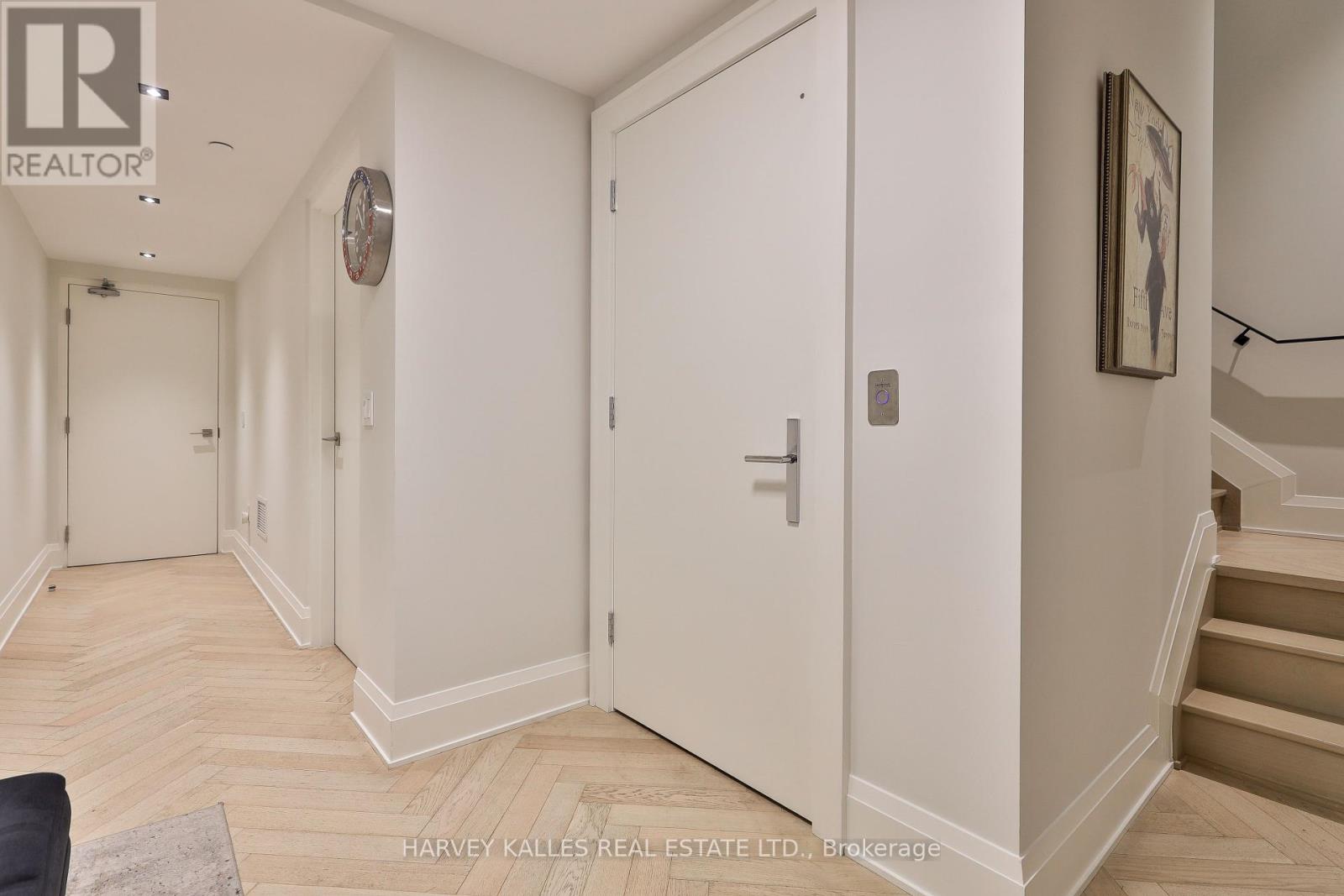 Photo 31 of 49 Foxbar Road, Toronto ON