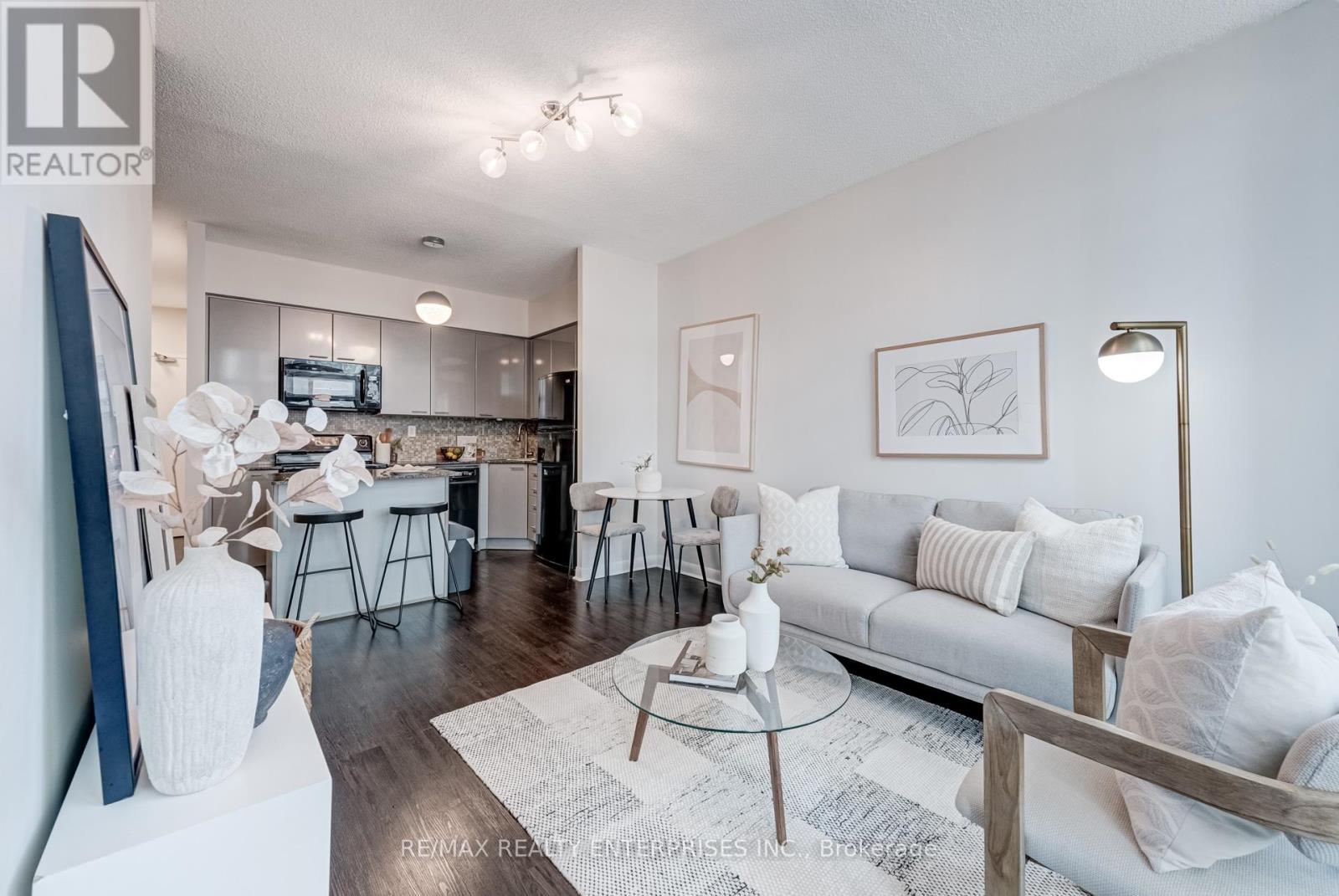 Photo 10 of 601 15 Bruyeres Mews, Toronto ON