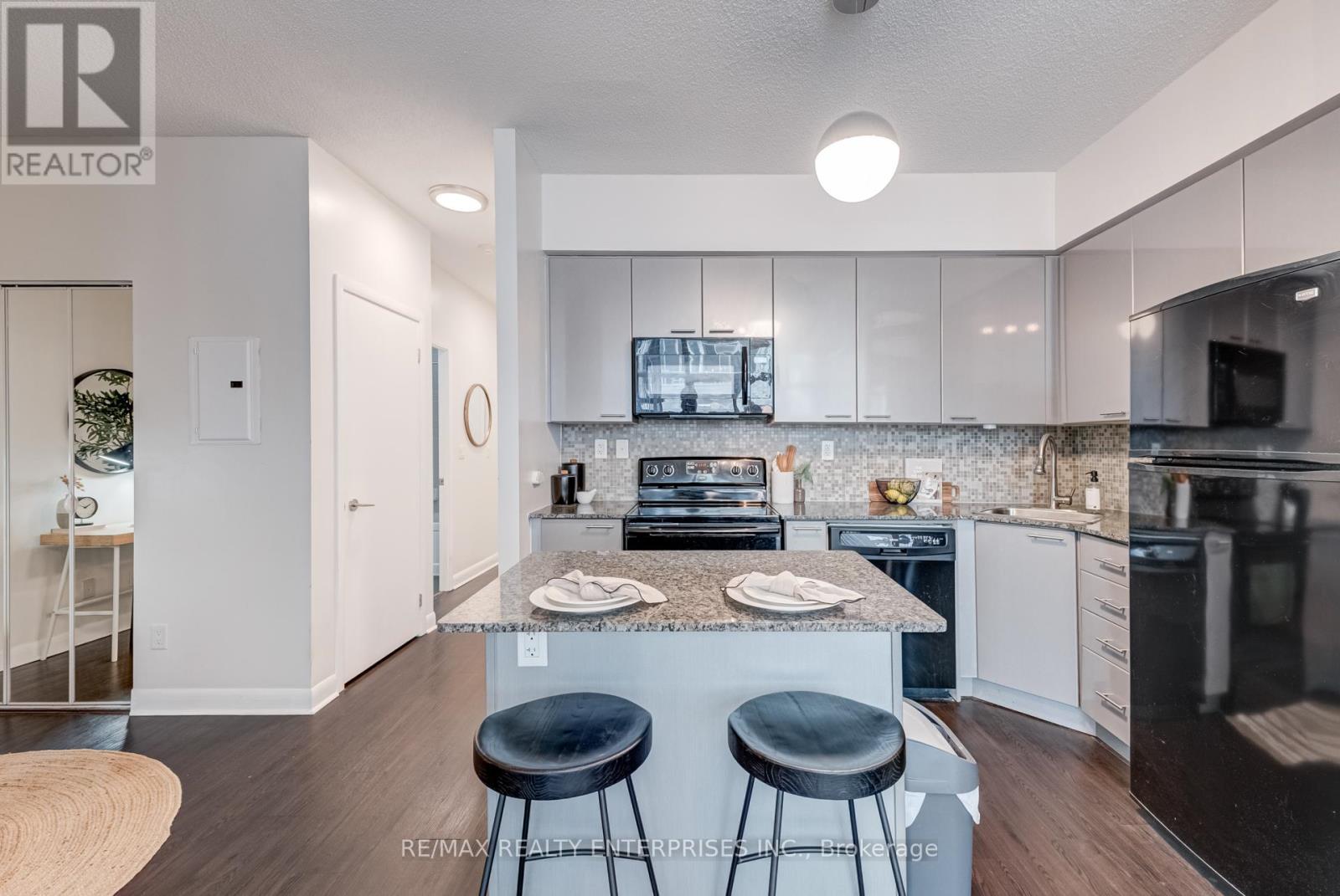 Photo 11 of 601 15 Bruyeres Mews, Toronto ON