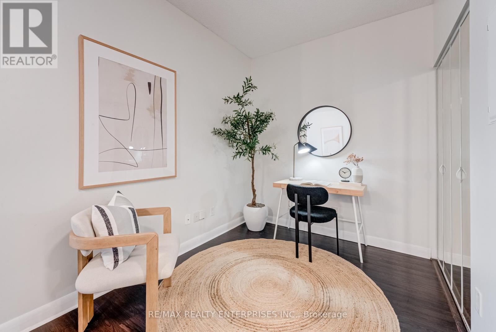 Photo 16 of 601 15 Bruyeres Mews, Toronto ON