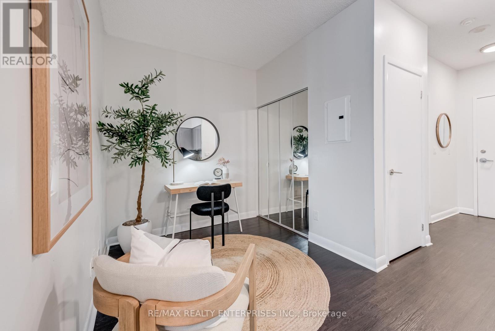 Photo 17 of 601 15 Bruyeres Mews, Toronto ON