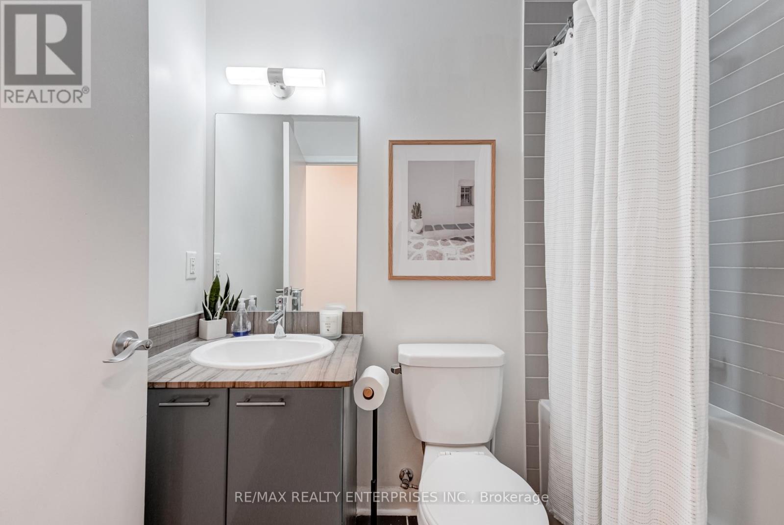 Photo 21 of 601 15 Bruyeres Mews, Toronto ON