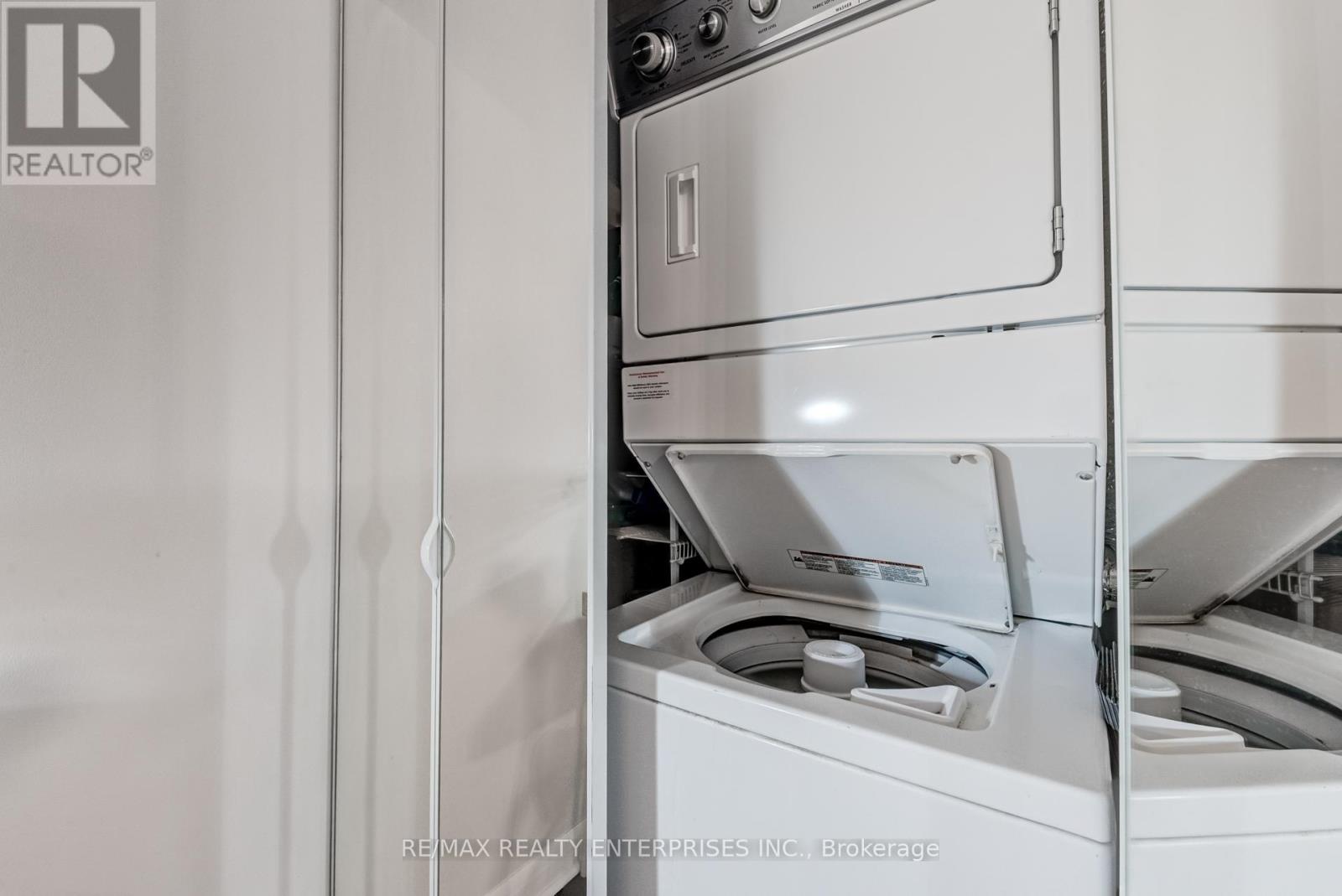 Photo 23 of 601 15 Bruyeres Mews, Toronto ON
