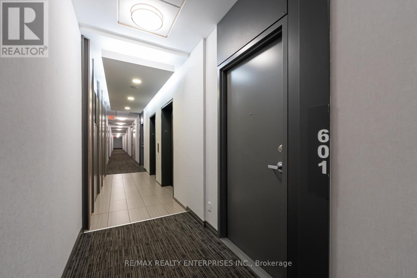 Photo 4 of 601 15 Bruyeres Mews, Toronto ON