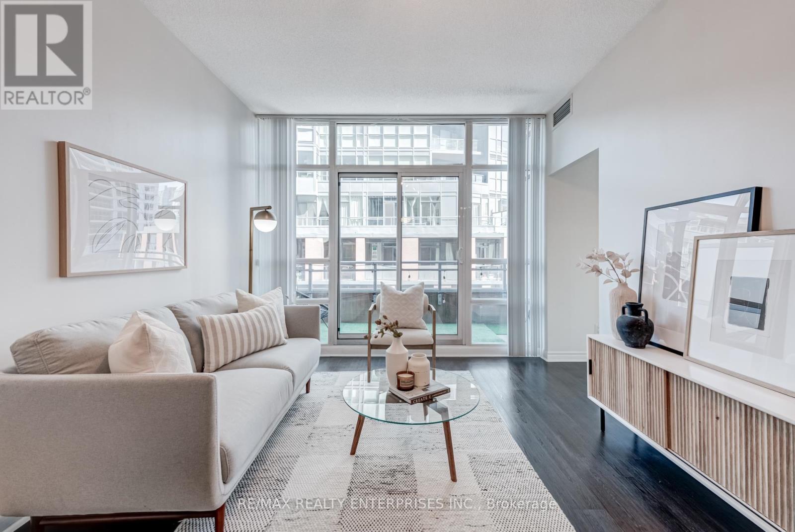 Photo 8 of 601 15 Bruyeres Mews, Toronto ON