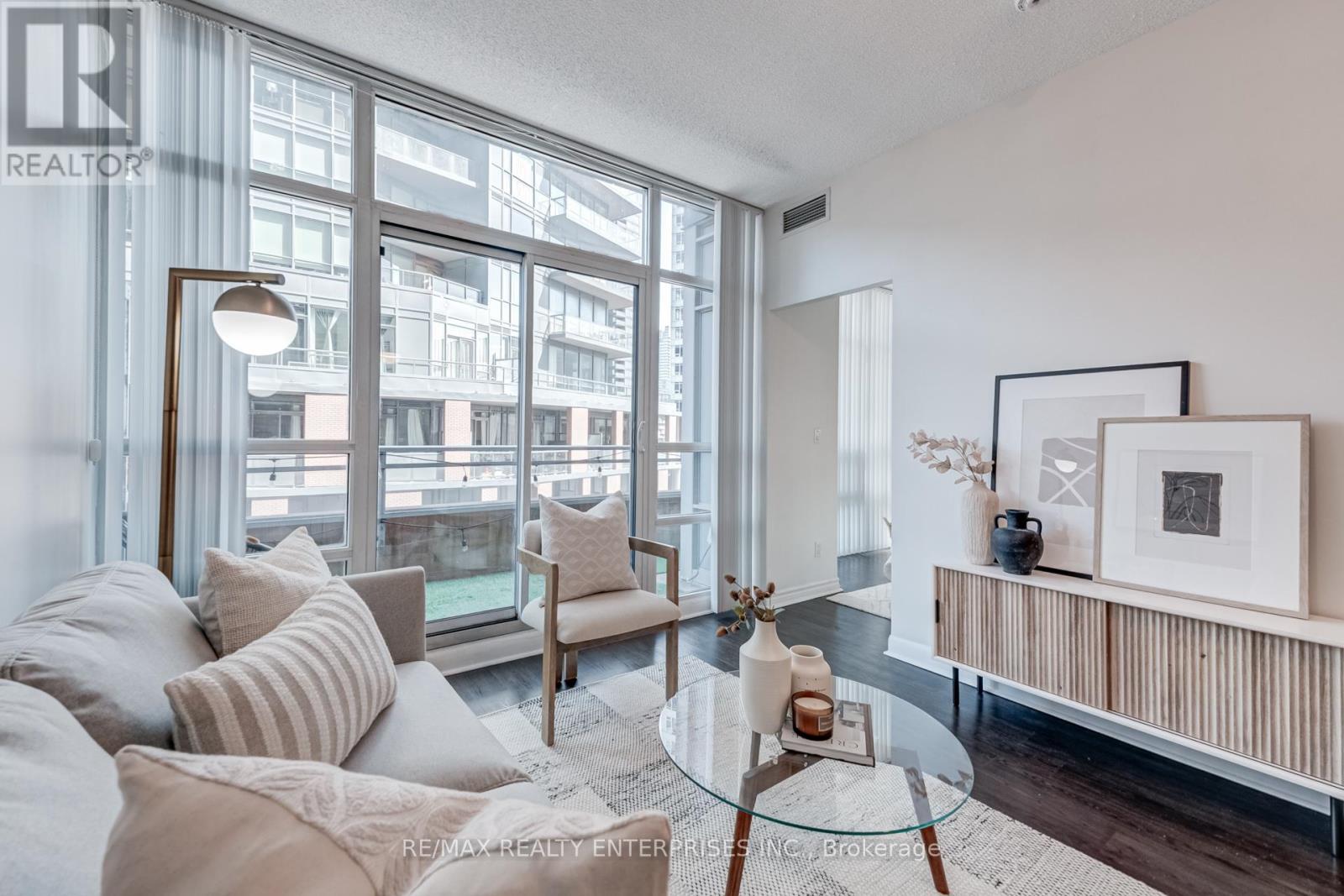 Photo 9 of 601 15 Bruyeres Mews, Toronto ON