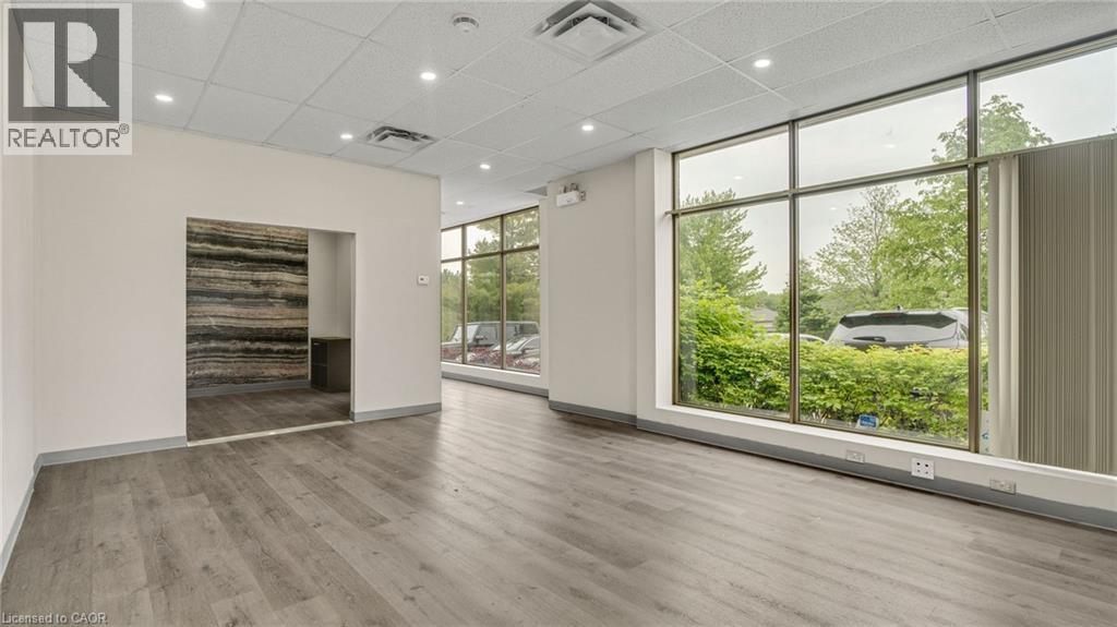 Photo 6 of 2 Castlewood Boulevard Unit 12, Dundas ON