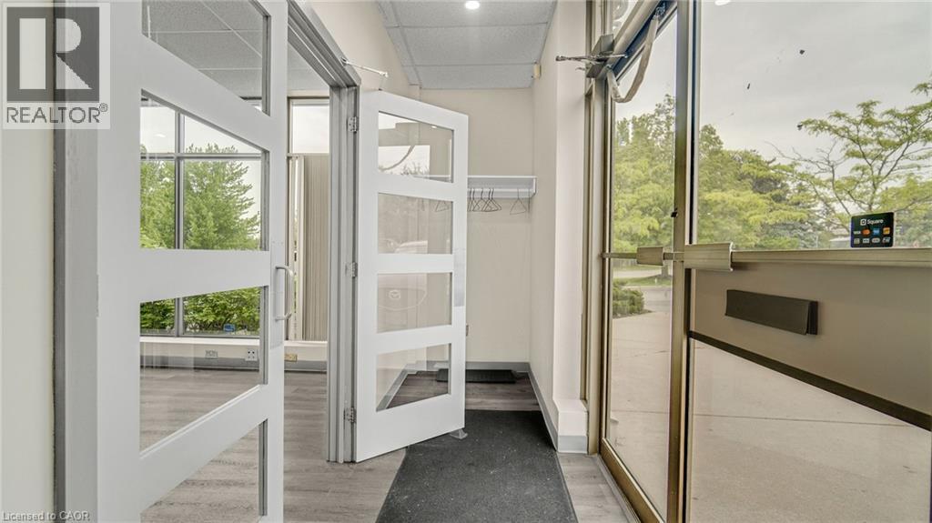 Photo 3 of 2 Castlewood Boulevard Unit 12, Dundas ON