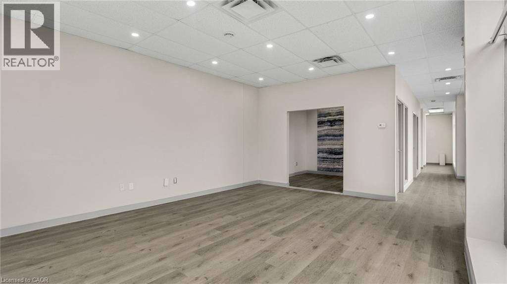 Photo 5 of 2 Castlewood Boulevard Unit 12, Dundas ON