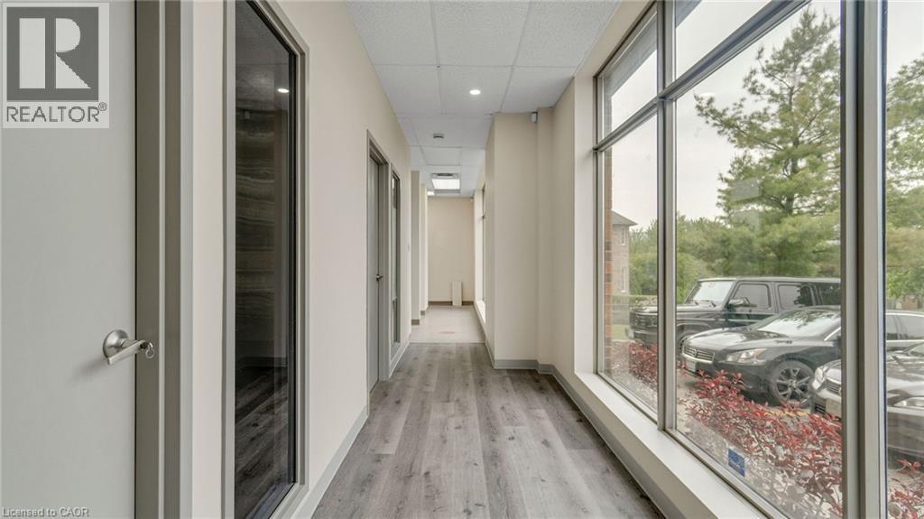 Photo 10 of 2 Castlewood Boulevard Unit 12, Dundas ON