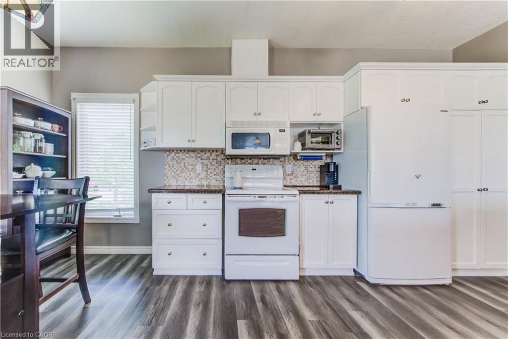 Photo 17 of 40 Devonshire Drive, New Hamburg ON