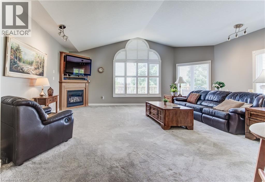 Photo 6 of 40 Devonshire Drive, New Hamburg ON