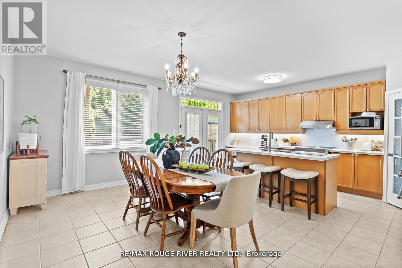 Photo 12 of 11 Maple Edge Lane, Whitby ON