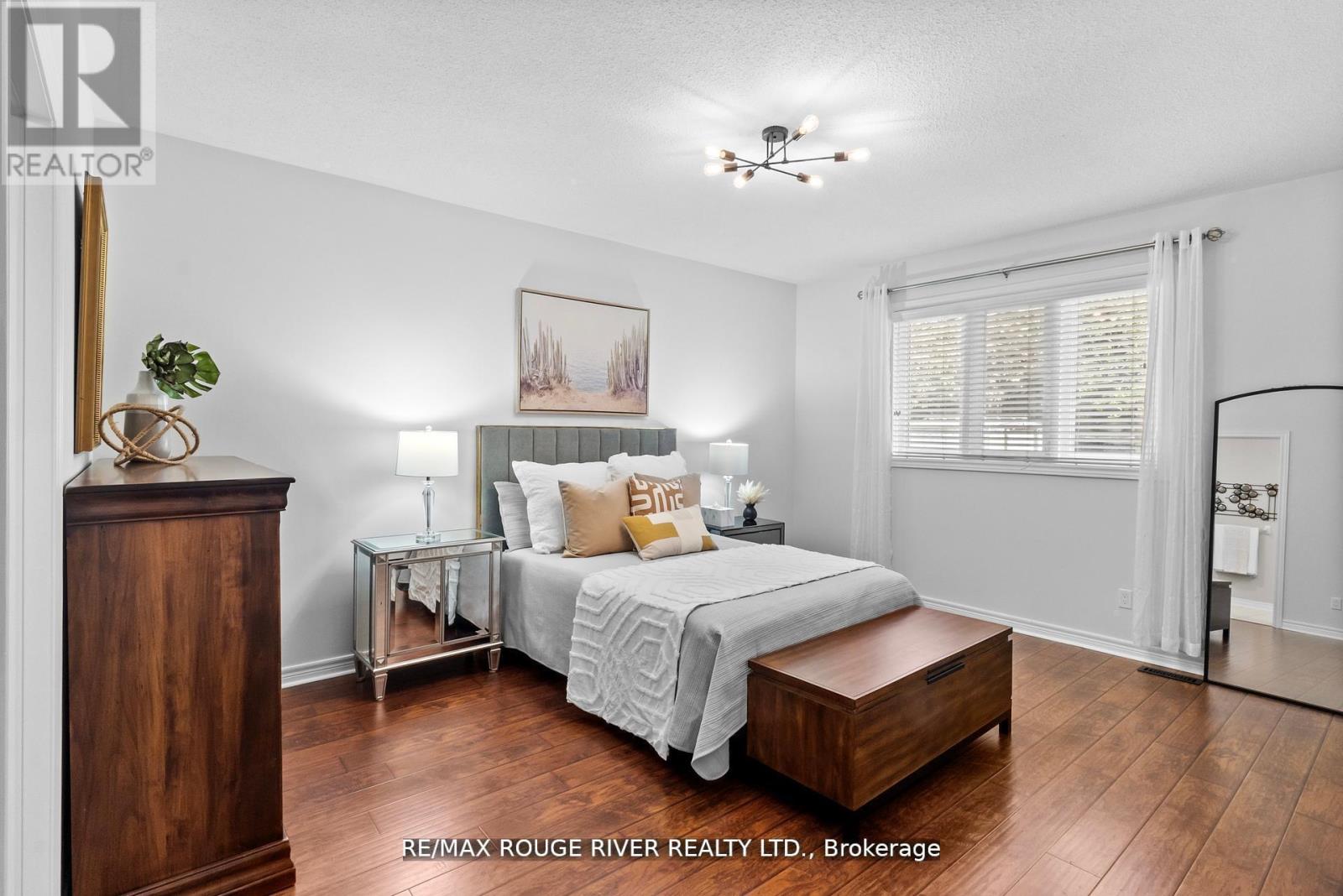 Photo 17 of 11 Maple Edge Lane, Whitby ON